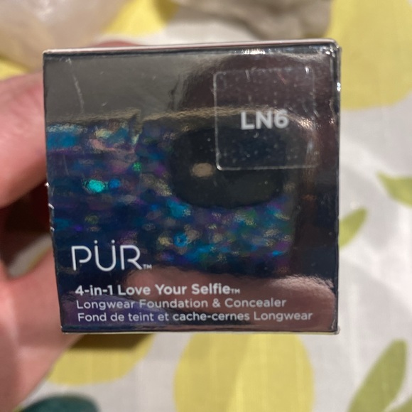 PÜR 4-In-1 Love Your Selfie Longwear Foundation & Concealer - Picture 6 of 6